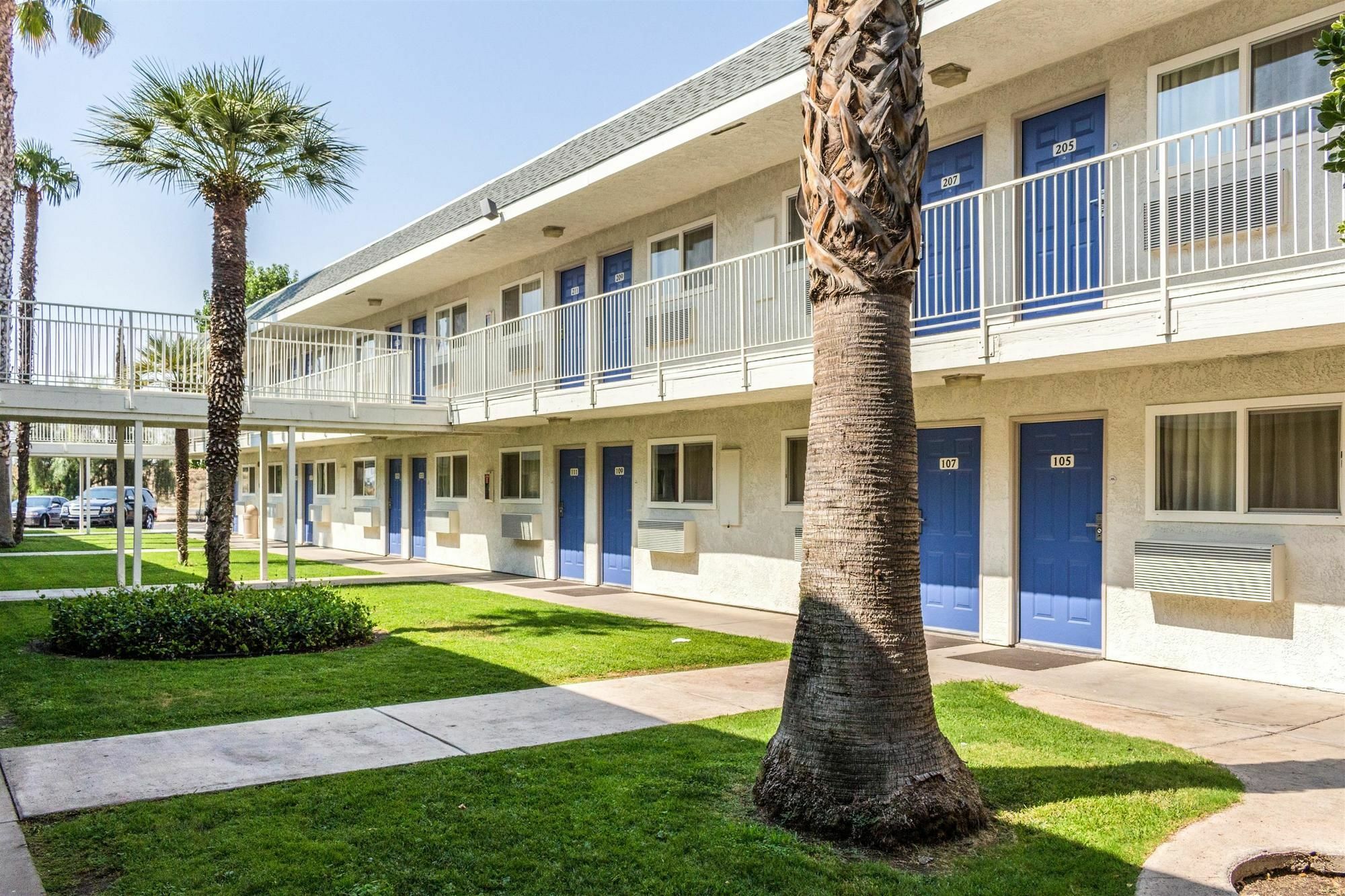 Hotel 6-bakersfield, Ca - East